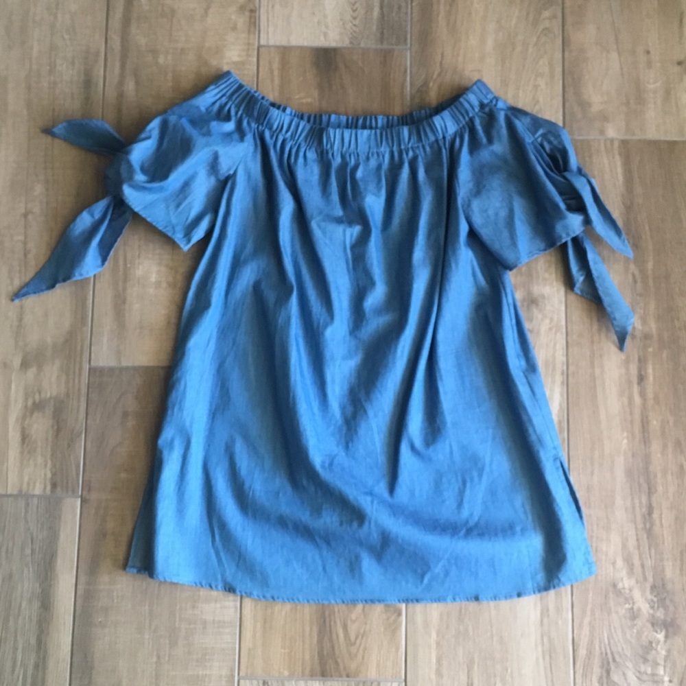 NWOT Boutique Off The Shoulder Chambray Top